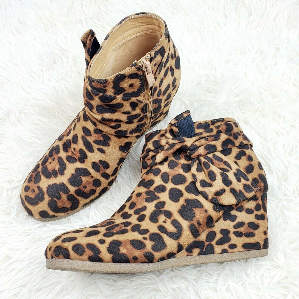 Lov Mark SKYE-5 Leopard Suede Booties Size 6.5 EUC